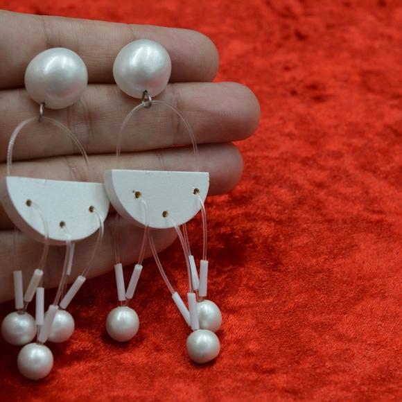 Earrings White Small Balls Early 1990s Made in Canada. - Picture 3 of 4